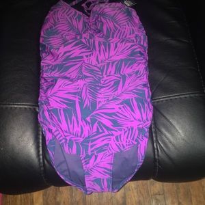 Old Navy Swim - Old navy rouched sides one piece swimsuit M NWT Old Navy Swim - Old navy rouched sides one piece swimsuit M NWT